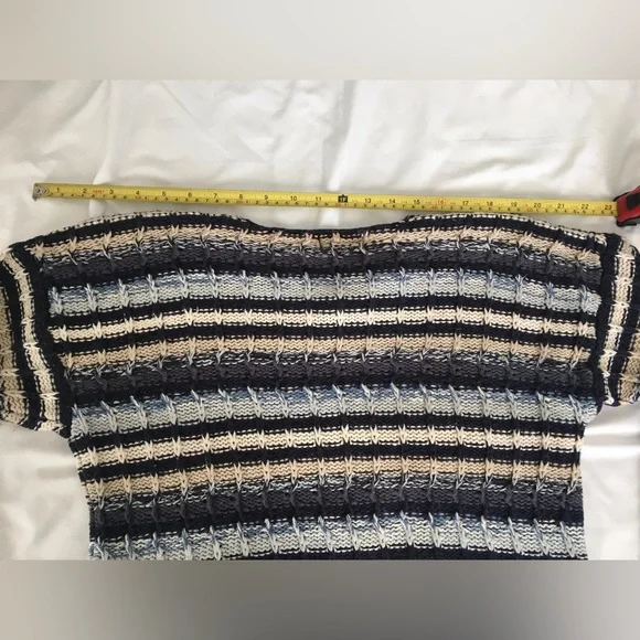 90’s The Limited navy/blue/white/tan knit sweater with button accent. - Picture 2 of 8